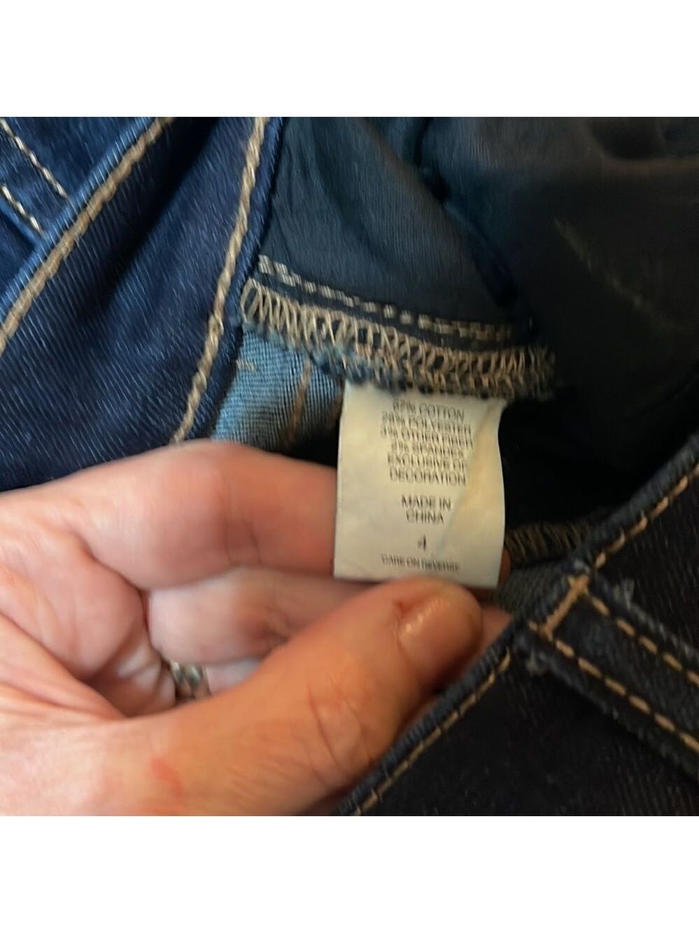 Soho Ankle Jeans. Women’s Size 4. Dark Wash. Cropped Ankle. - Picture 6 of 6